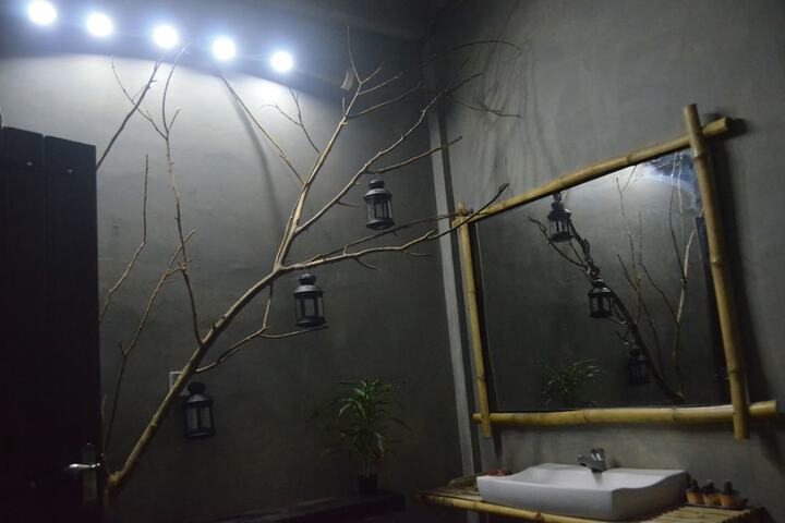 Room 8 of 10