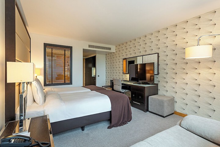 Room 18 of 82