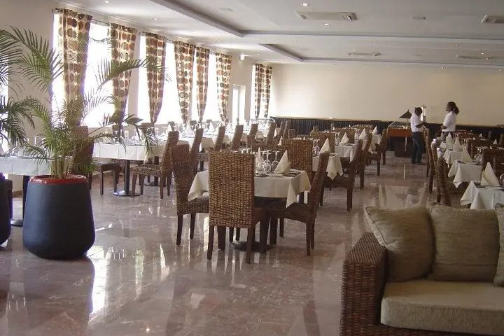 Dining 17 of 20