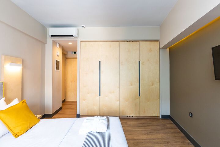 Room 32 of 102