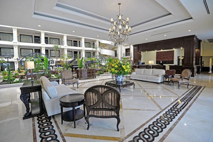 Entrance & Lobby