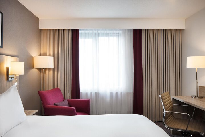 Room 43 of 102