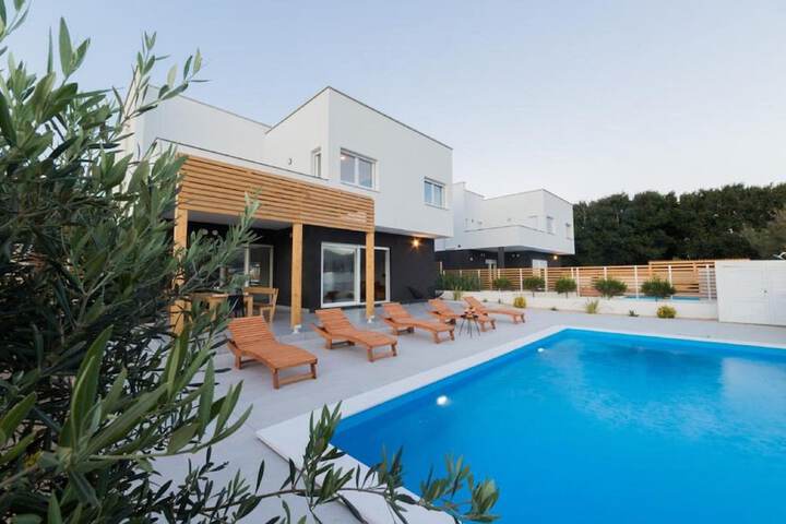 Pool 65 of 70