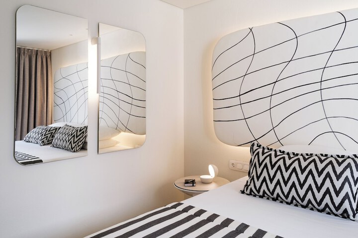 Room 9 of 27