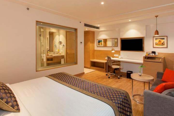 Room 4 of 32