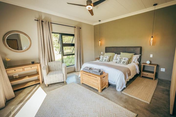 Room 2 of 242
