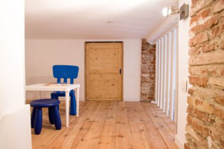 Room 8 of 16