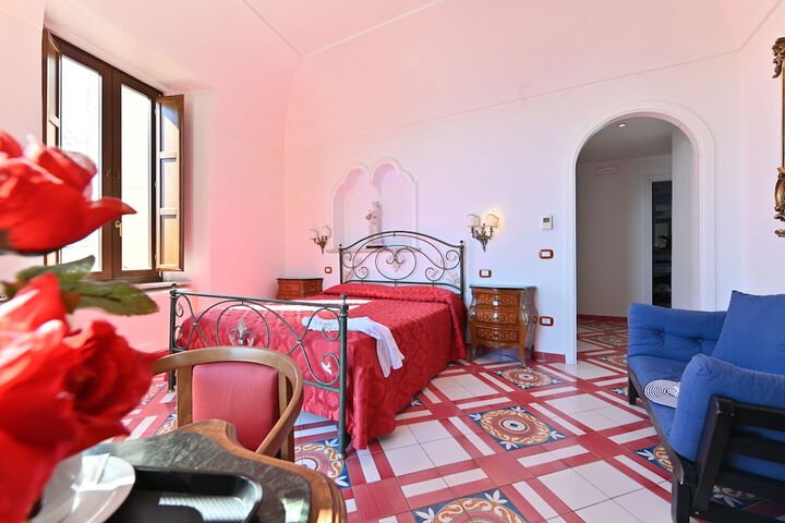 Room 10 of 28