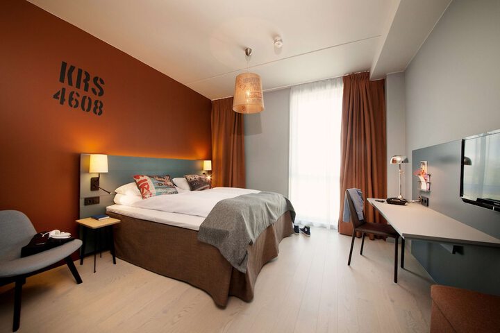 Room 16 of 38