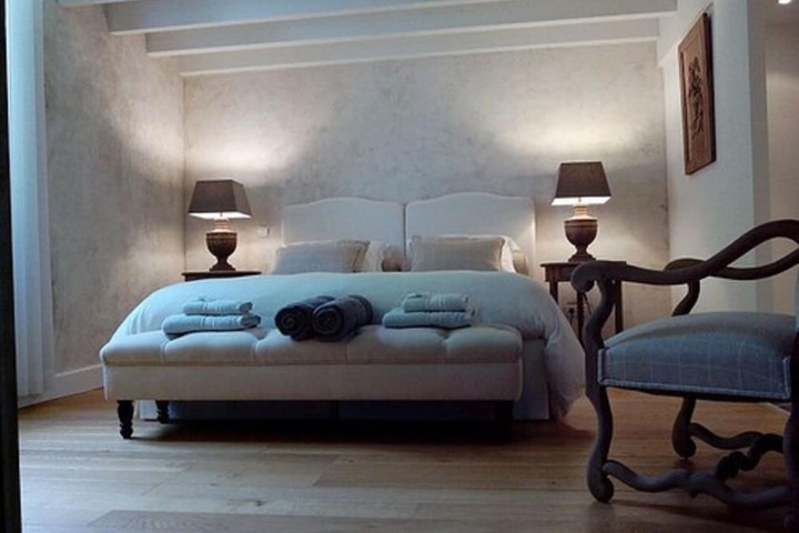 Room 9 of 14