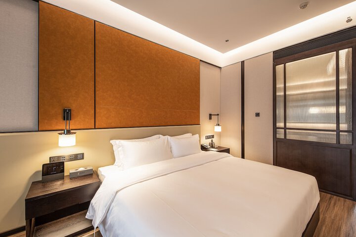 Room 25 of 51