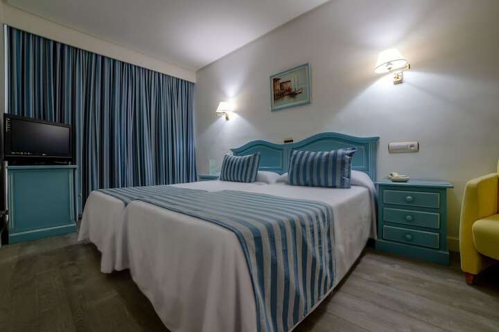 Room 6 of 33