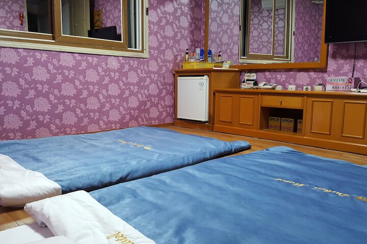 Room 4 of 24