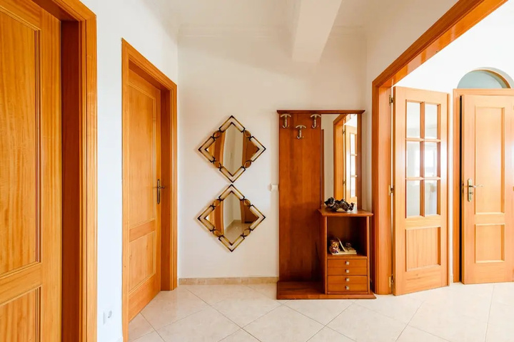 Room 4 of 27