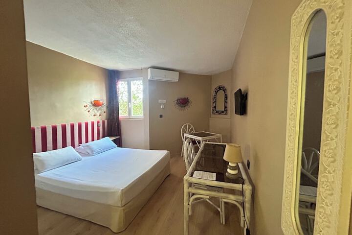 Room 4 of 14