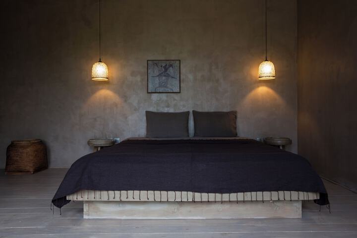 Room 21 of 142