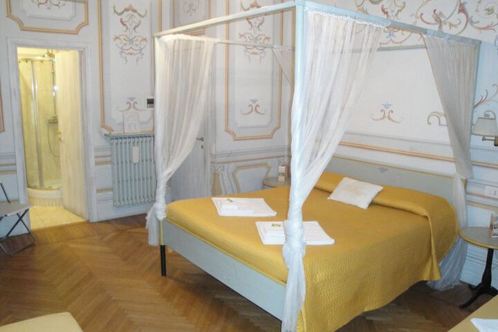 Room 3 of 40