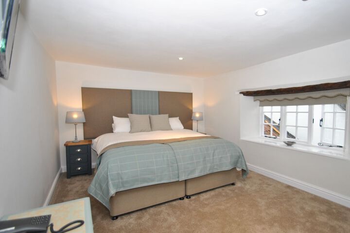 Room 3 of 32