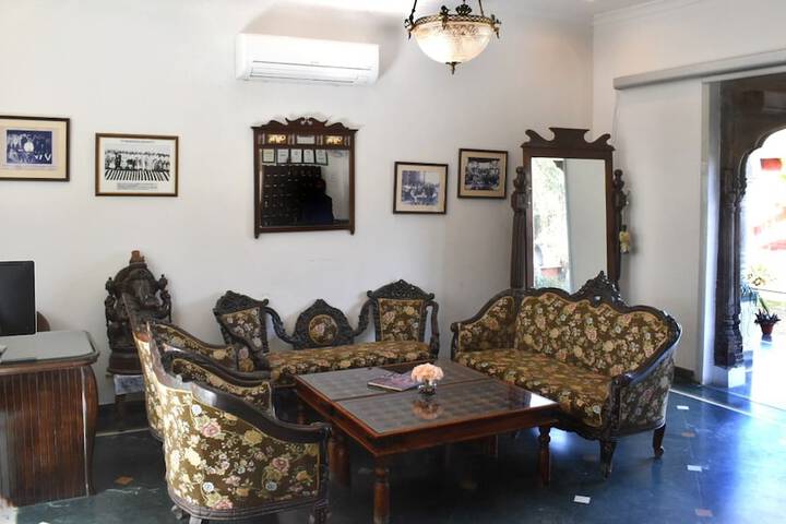 Entrance & Lobby