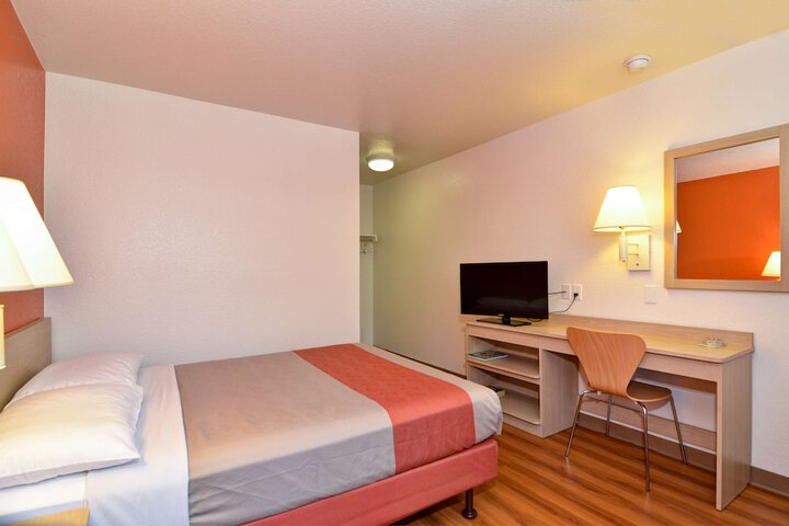 1 Queen Bed (12 of 23)