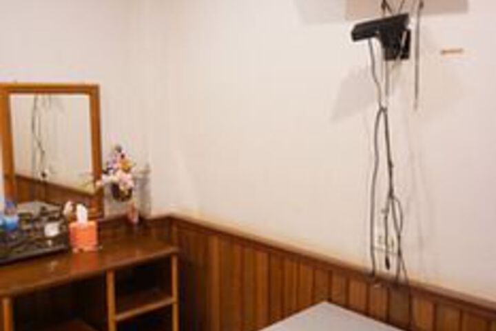 Room 30 of 42