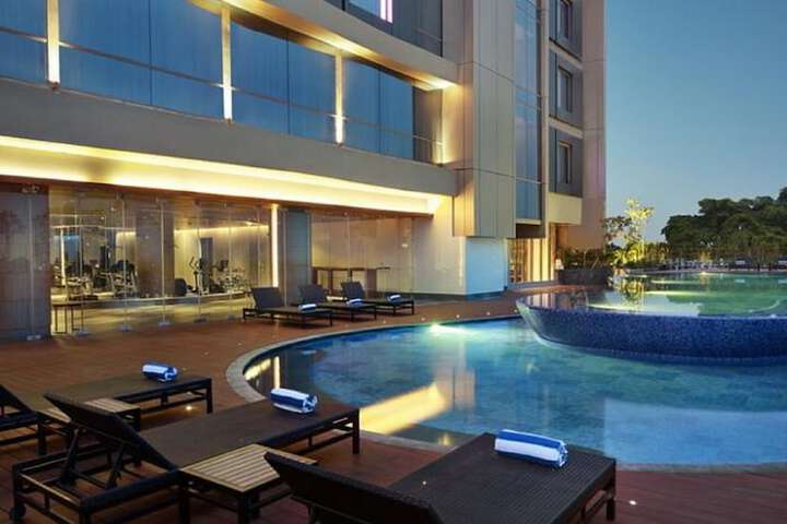 Hotel with Pool