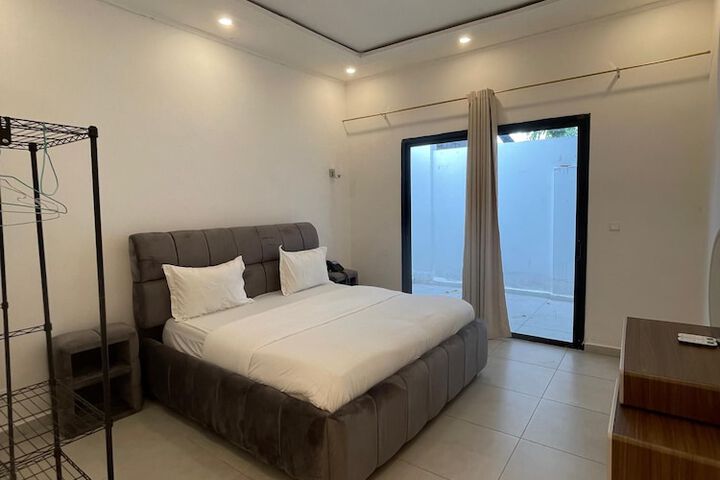 Room 13 of 22