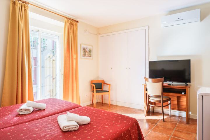 Hotel Carlos V by Viverestays in Jerez de la Frontera