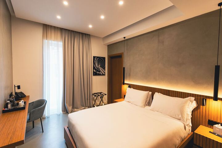 Room 27 of 77
