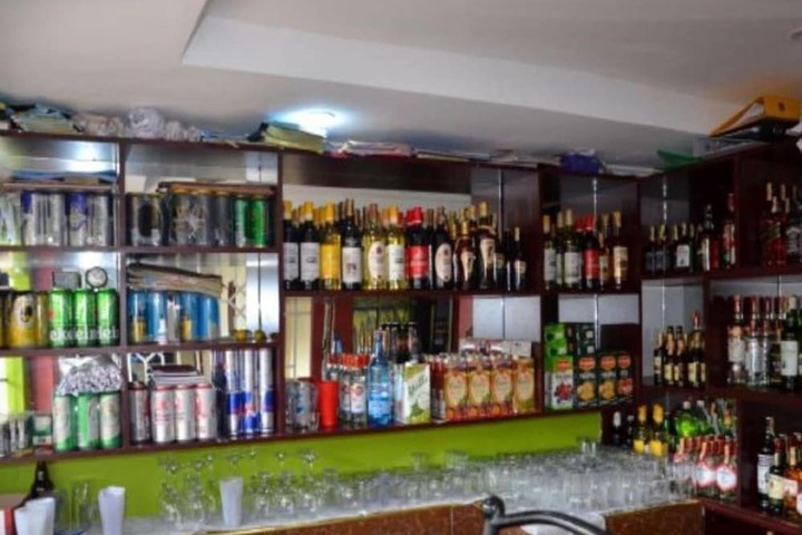 Lounge 10 of 19