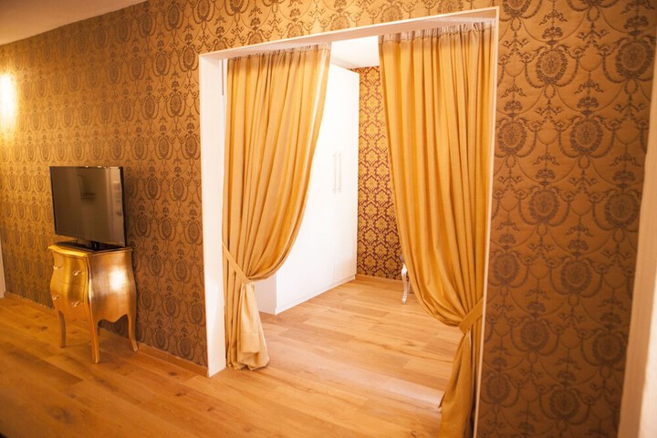 Room 2 of 22