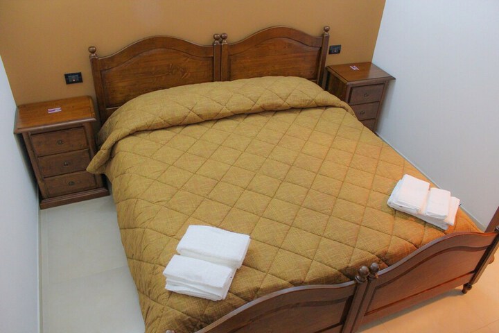 Room 13 of 32