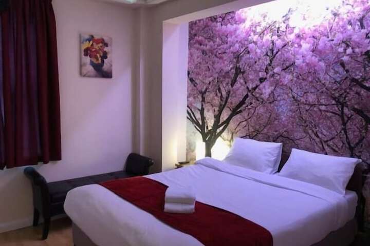 Room 6 of 26