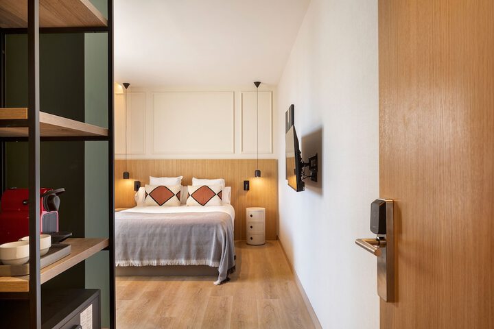 Room 5 of 43