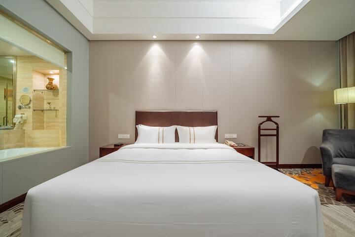 Room 17 of 34