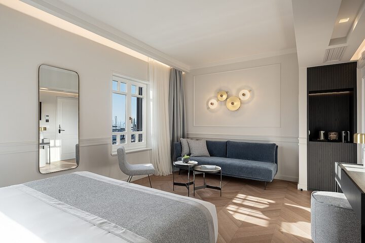 Room 9 of 40