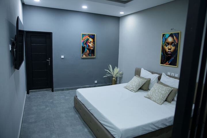 Room 9 of 27