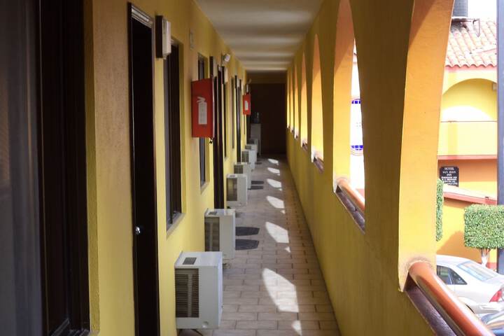 Ballroom/Hall 13 of 19