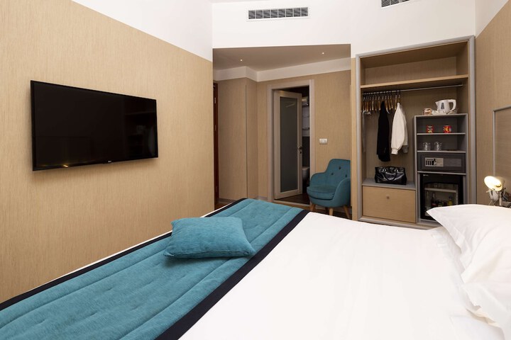 Room 28 of 55