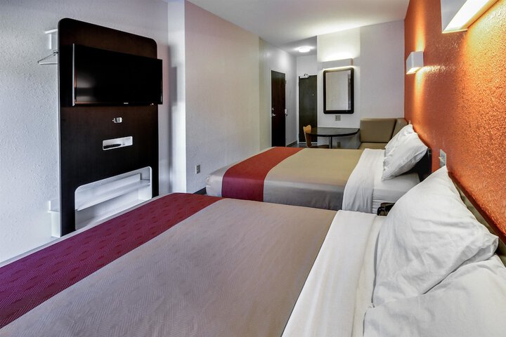 Deluxe Room 1 Queen Bed Accessible (8 of 15)