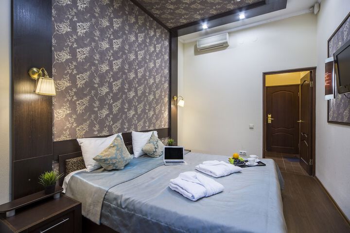 Room 8 of 32