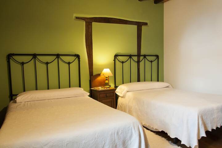 Room 4 of 37