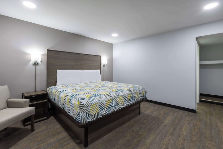 Room 6 of 27