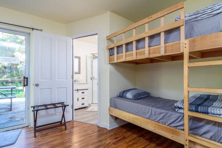 Room 16 of 32