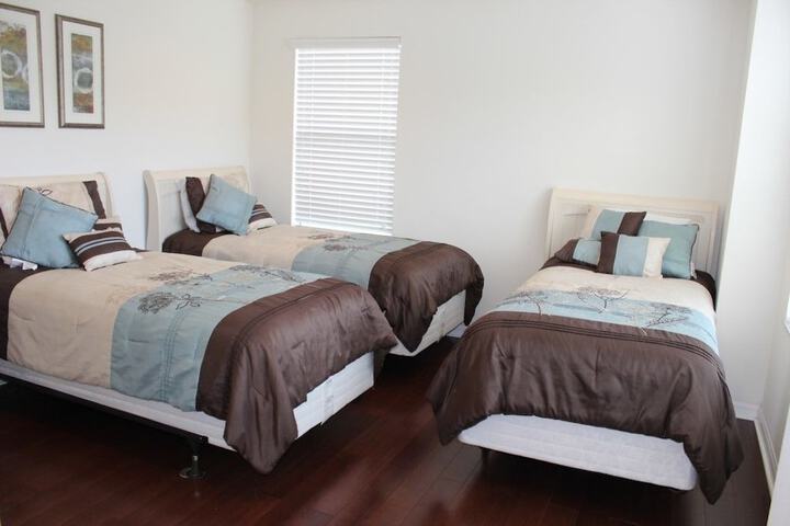 Room 11 of 29
