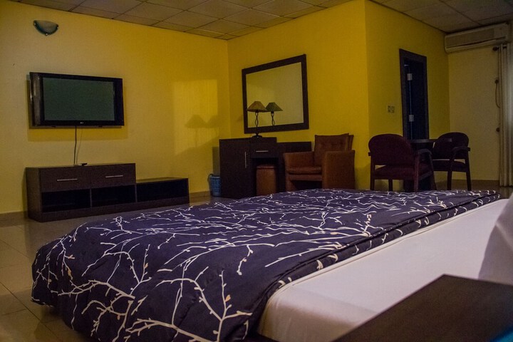 Room 10 of 26