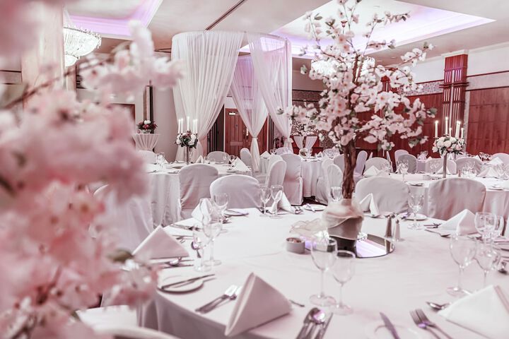 Ballroom/Hall 71 of 82
