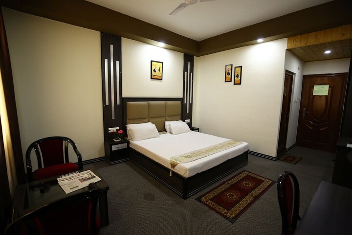 Room 9 of 42