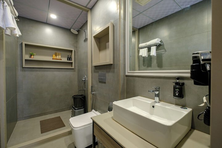 Room 32 of 81