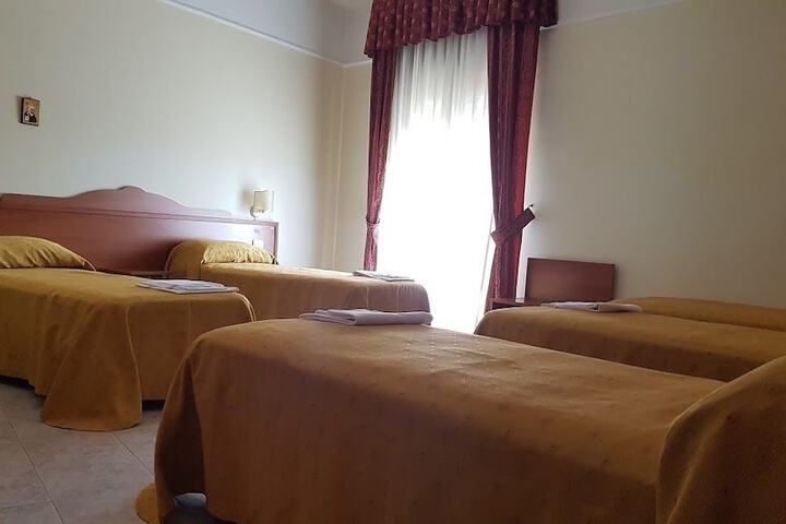Room 10 of 53